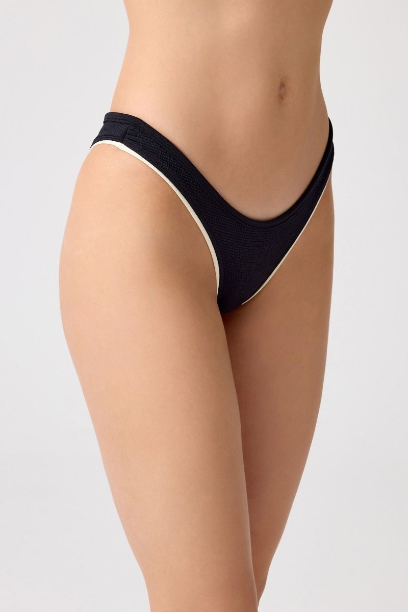 Brezilya Kesim Bikini Altı