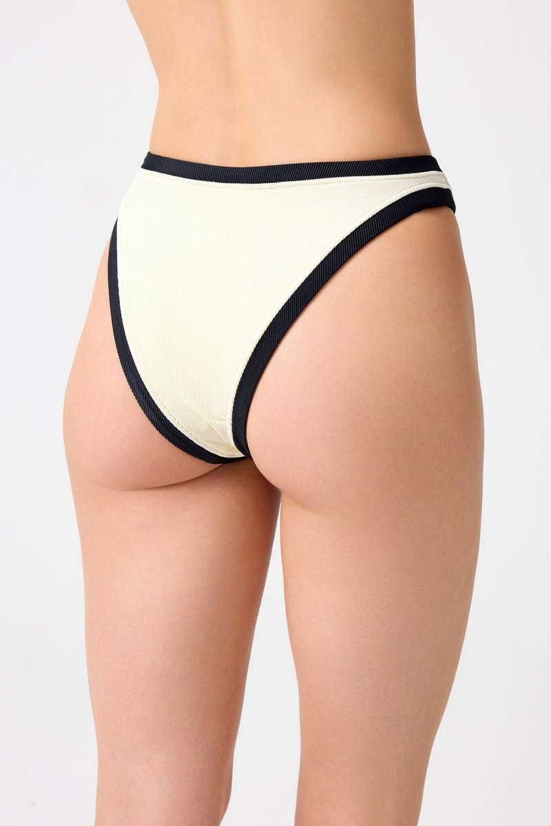 Brezilya Kesim Bikini Altı